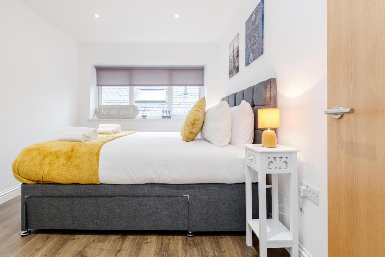 Watford Town Centre, Serviced One Bed Flat With Choice Of King Or Twin Beds, Sleeps Up To 4 Sharing, Free Wifi And Free Movies Londra Esterno foto