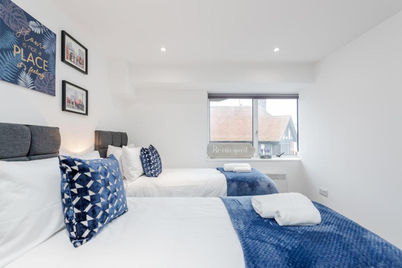 Watford Town Centre, Serviced One Bed Flat With Choice Of King Or Twin Beds, Sleeps Up To 4 Sharing, Free Wifi And Free Movies Londra Esterno foto