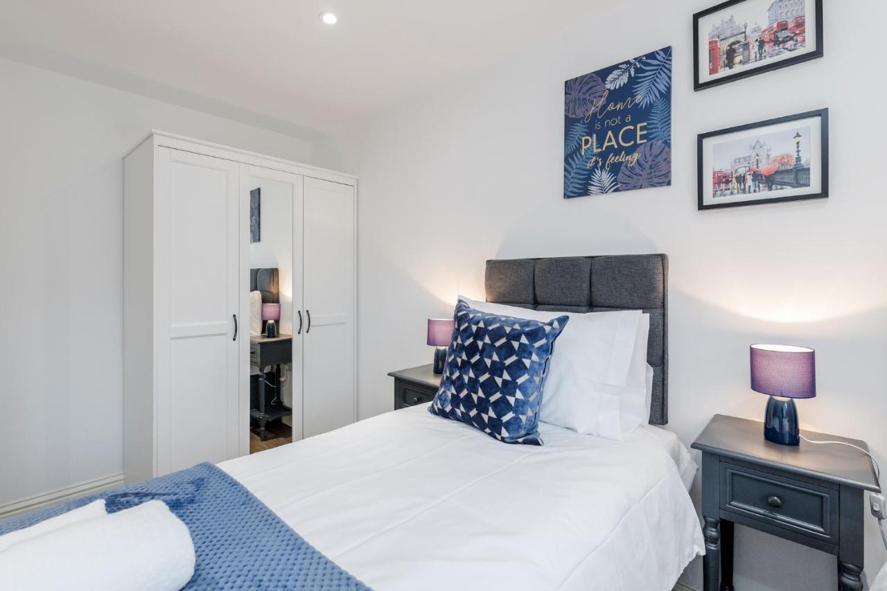 Watford Town Centre, Serviced One Bed Flat With Choice Of King Or Twin Beds, Sleeps Up To 4 Sharing, Free Wifi And Free Movies Londra Esterno foto